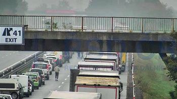 Dálnice D2 byla za Brnem kvůli nehodě kamionů uzavřená přes šest hodin